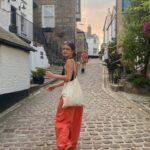 Florence Hunt Instagram –