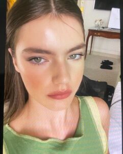 Florence Hunt Instagram - painfully late twentytwentyfree dump🫵