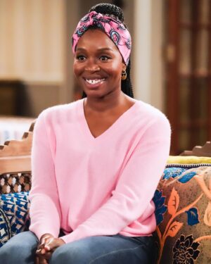 Folake Olowofoyeku Instagram - Who’s ready?! Bob ❤️ Abishola! TWO all-new episodes tonight!! 

#BobHeartsAbishola 
#FolakeOlowofoyeku