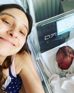 Foteini Atheridou Instagram - 15/5/2023 μια μερα που δε θα ξεχάσω ποτέ … γέννησα το δεύτερο παιδάκι μου με φυσιολογικό τοκετό (vbac), όπως λέγεται , καθώς το πρώτο το είχα γεννήσει με καισαρική ! Θέλω απλά να πω σε όλες τις γυναίκες που θέλουν να ζήσουν αυτήν την εμπειρία και δε τα κατάφεραν την πρώτη φορά , να μην επιτρέψουν στο φόβο τους να τους εμποδίσει ! Ο φυσιολογικός τοκετός μετά από καισαρική είναι ένα δικαίωμα που έχει κάθε γυναίκα αρκεί να έχει τον κατάλληλο γιατρό στο πλάι της ! Ευχαριστώ με όλη μου την ψυχή το Βασίλη Βεργέτη , αυτόν τον υπέροχο άνθρωπο με τη σιγουριά του και την εμπειρία του έκανε το όνειρο μου πραγματικότητα ! Ευχαριστώ και τη μαία μου Νόπη Κυριακιδου για τη στήριξη της όλες αυτές τις ώρες ! Δε θα καταφέρναμε τίποτα χωρίς εκείνη ! 

Ευχαριστώ θερμά το μαιευτήριο @mitera.gr  για την υπέροχη φιλοξενία του , για το φανταστικό προσωπικό του , την ηρεμία και την ασφάλεια που με έκανε να αισθανθώ ! 

Με σωστή ενημέρωση και τους κατάλληλους ανθρώπους όλοι μπορούμε να κάνουμε πράγματα που δε φανταζόμασταν ! #vbac #doit #happy @mitera.gr @vvergetis