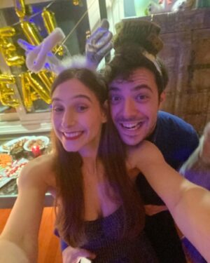 Foteini Atheridou Instagram - Θα σε αποχαιρετήσω τώρα φίλε μου καλέ … θα σε βγάλω από το μυαλό μου που κοντεύει να σπάσει και θα σε κρατήσω στην ψυχή μου ! είμαι σίγουρη ότι δεν έφυγες για να μας δυστυχήσεις … έφυγες πρώτος και καλύτερος για να μας δείξεις πόσο μικρή είναι η ζωή…. Μια ανάσα …. Κράτησε την και ερχόμαστε κι εμείς να κάνουμε παρέα και να κουτσομπολέψουμε ! Μέχρι τότε έχε γεια …. 
 Η Κουφή σου ❤️