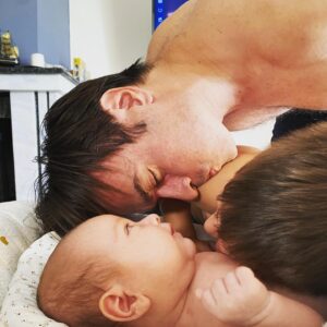 Foteini Atheridou Instagram - Τρία τα αγορια που αγαπώ … τρεις και οι Μαγκλάρες … ❤️❤️❤️ #myboys #love #family #happiness