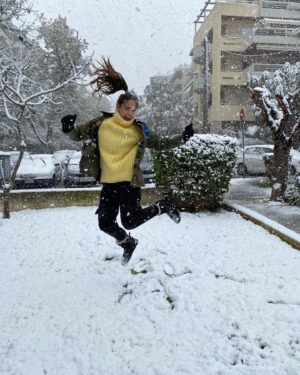Foteini Atheridou Instagram - Χιόνι χιονάκι Αλίκη Βουγιουκλάκη ❤️ #sow #letitsnow #love #happy #wonderfulday