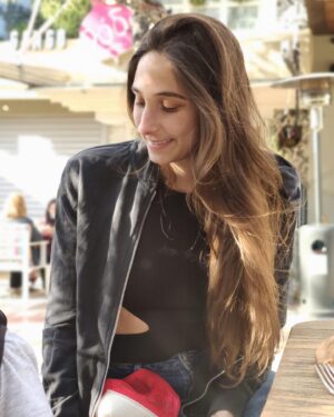 Foteini Atheridou Instagram - Μέχρι πριν από δυόμιση χρόνια έτσι και προσπαθούσε κάποιος να πάρει έστω και μια πατάτα από το πιάτο μου θα έβλεπε ένα πρόσωπο που δεν είχε ξανά δει .. ( εκτός κι αν ήταν η καψούρα μου) 

Μέχρι πριν από δυόμισι χρόνια έτσι και κάποιος διέκοπτε το τσιγάρο μου για να αράξει και να ξαπλαρει πάνω μου θα έβλεπε ένα πρόσωπο που δεν είχε ξανά δει … ( εκτός κι αν ήταν η καψούρα μου) 

Στις φωτογραφίες αυτές έχουν φαγωθεί όλες μου οι πατάτες , και δεν έχω κάνει καν το ιερό τσιγάρο μετά το φαγητό…

Και με το χέρι στη καρδιά , αυτό κι αν είναι καψούρα …  #love #happy #myboy #mypotatoes❤️ #motherslife