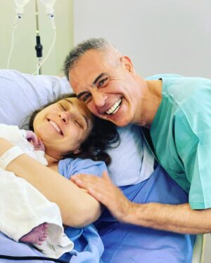 Foteini Atheridou Instagram - 15/5/2023 μια μερα που δε θα ξεχάσω ποτέ … γέννησα το δεύτερο παιδάκι μου με φυσιολογικό τοκετό (vbac), όπως λέγεται , καθώς το πρώτο το είχα γεννήσει με καισαρική ! Θέλω απλά να πω σε όλες τις γυναίκες που θέλουν να ζήσουν αυτήν την εμπειρία και δε τα κατάφεραν την πρώτη φορά , να μην επιτρέψουν στο φόβο τους να τους εμποδίσει ! Ο φυσιολογικός τοκετός μετά από καισαρική είναι ένα δικαίωμα που έχει κάθε γυναίκα αρκεί να έχει τον κατάλληλο γιατρό στο πλάι της ! Ευχαριστώ με όλη μου την ψυχή το Βασίλη Βεργέτη , αυτόν τον υπέροχο άνθρωπο με τη σιγουριά του και την εμπειρία του έκανε το όνειρο μου πραγματικότητα ! Ευχαριστώ και τη μαία μου Νόπη Κυριακιδου για τη στήριξη της όλες αυτές τις ώρες ! Δε θα καταφέρναμε τίποτα χωρίς εκείνη ! 

Ευχαριστώ θερμά το μαιευτήριο @mitera.gr  για την υπέροχη φιλοξενία του , για το φανταστικό προσωπικό του , την ηρεμία και την ασφάλεια που με έκανε να αισθανθώ ! 

Με σωστή ενημέρωση και τους κατάλληλους ανθρώπους όλοι μπορούμε να κάνουμε πράγματα που δε φανταζόμασταν ! #vbac #doit #happy @mitera.gr @vvergetis