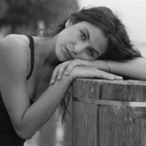 Fotinì Peluso Instagram - “Dieci minuti” con @fotinipeluso 
“Dieci minuti”, il nuovo film di Maria Sole Tognazzi ora al cinema, ispirato al romanzo “Per Dieci Minuti” di Chiara Gamberale.
“Dieci minuti” per riconoscere il valore dei piccoli gesti✨

A volte, bastano “solo” dieci minuti di magia. Link in bio per la nostra intervista con Fotinì! 
.
.
.
#fotinìpeluso #dieciminuti #chiaragamberale #latresse #cinema #cinemaitaliano #film #movie #tvseries #attrice #acting #actress #setlife #beautiful #intervista #theitalianreve