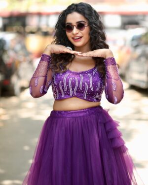 Fouzil Hidhaya Instagram - Aesthetic💜✨
Costume👗: @chitras_fashion_studio 
Makeup 💄& Hairdo 💇‍♀️: @_chitras_makeup_artist_28 
Camera📷: @dk_photography28