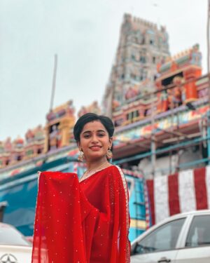 Fouzil Hidhaya Instagram - The man behind the camera said: Background nala iruku konjo nillu oru pic aedukalam 
📸 : @the__akshay_kamal__