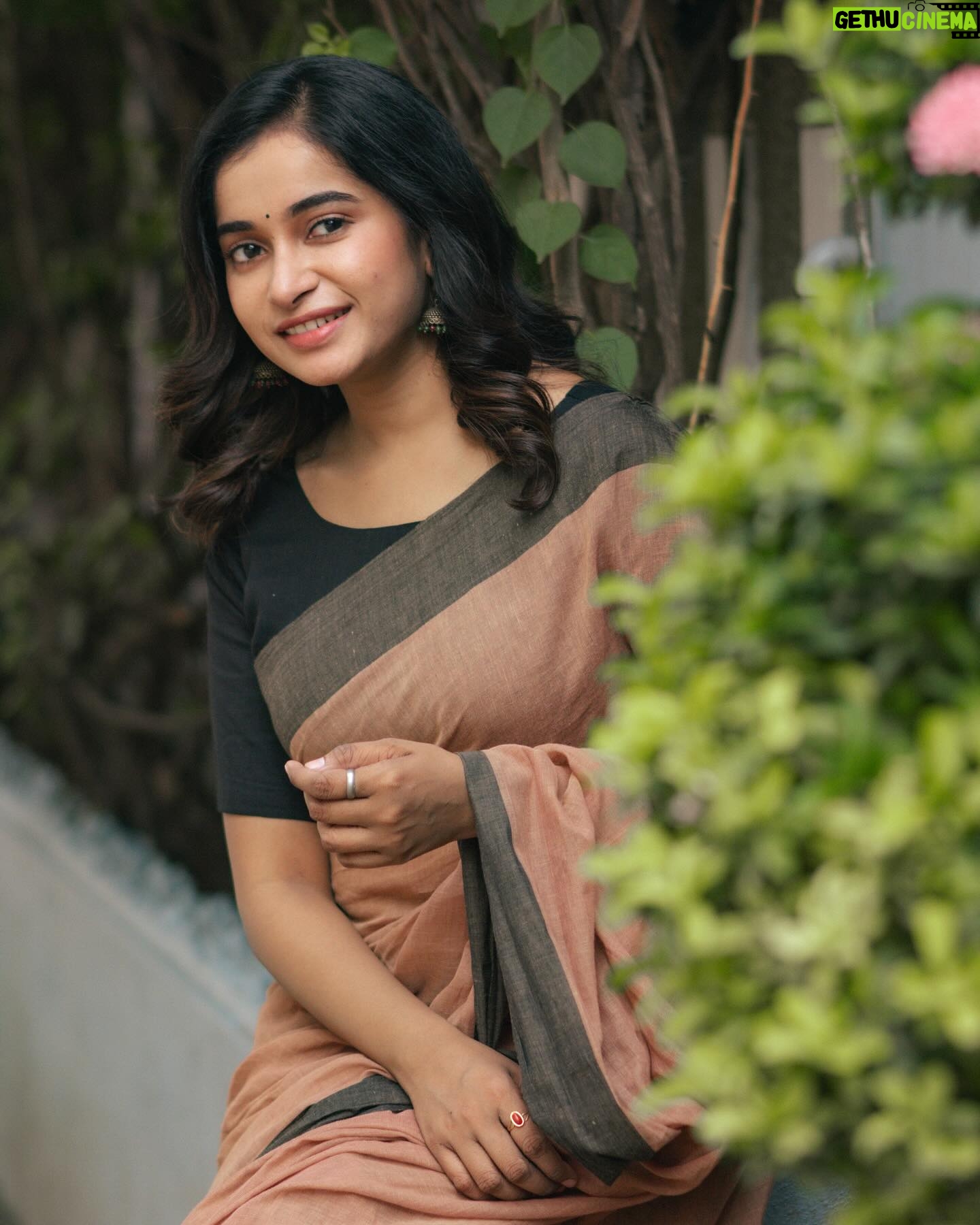 Fouzil Hidhaya - 56.2K Likes - Look at her now 🌸♥️
Camera 📸 & edits✍️: @raghul_raghupathy & @nrphotography______
Saree🥻: @gsensemble_official
Blouse: @harinnnnnni
M.U.A💄: @artistrybydanu
Hairdo 💇♀️ : @sathyamakeupartistry_
#instagood #instadaily #instagram #life #postive #saree #shooting #shoot #peace #love #lifestyle #insta