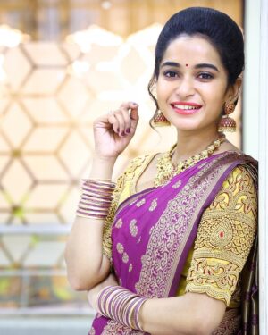 Fouzil Hidhaya Instagram - Every saree tells a story , and this one speaks of timeless beauty and grace 💖
Blouse: @ve_kay_boutique 
Jewels: @luxefashion_jewellery 
#sareelook #traditionalattire #indhira