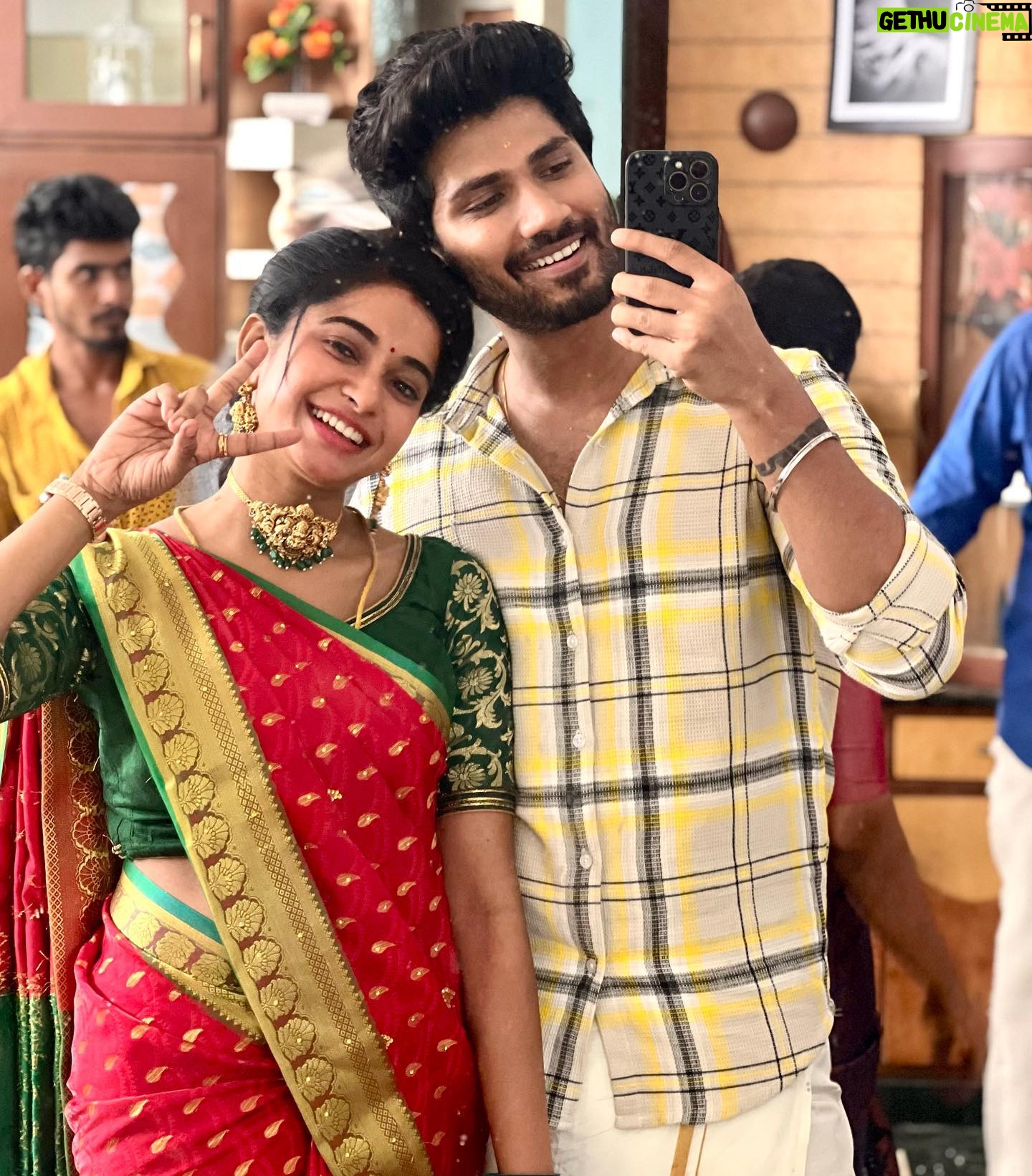 Fouzil Hidhaya - 55.5K Likes - From the set of INDIRA
Indira~Gowtham 💕
@zeetamizh
1pm
#zee #zeetamilserial