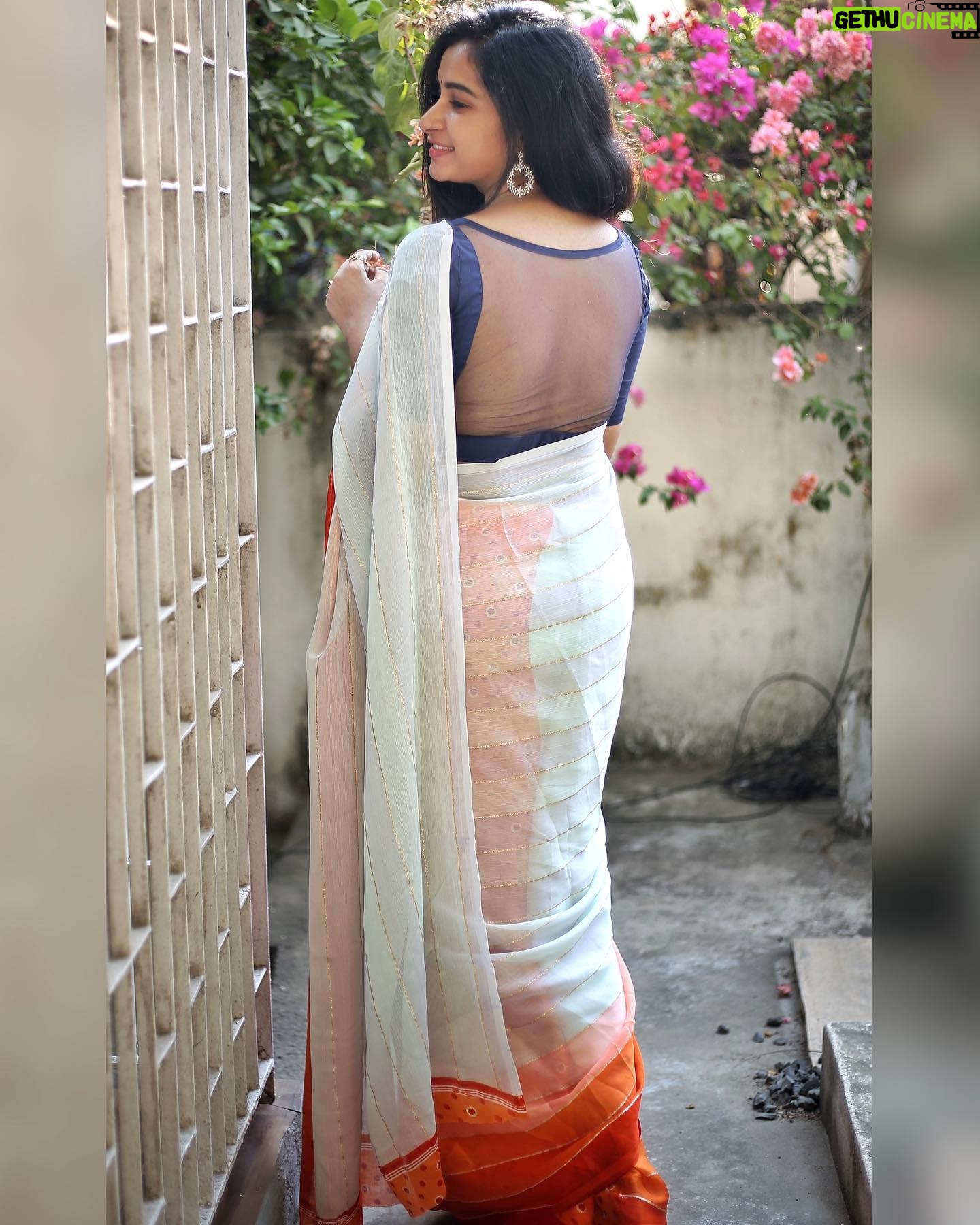 Fouzil Hidhaya - 24.4K Likes - Draping an epitome of Elegance
#sareelove #sareevibes #sareetrends
Blouse: @harinnnnnni
Saree: @maa_brand_sarees_kurtis
Camera: @haristo_studio