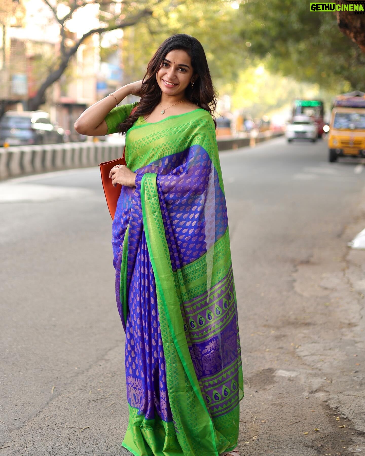 Fouzil Hidhaya - 12.5K Likes - She is a love story in herself🍀💚
📷: @arunsmagy
🥻: @saishankarafashions_boutique1
#instagood #instagram #instadaily #insta #positivity #life #green