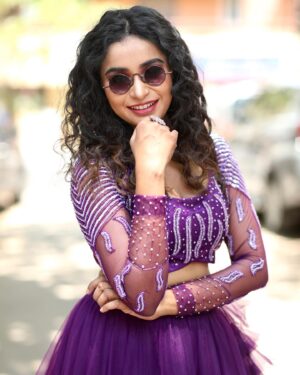 Fouzil Hidhaya Instagram - Aesthetic💜✨
Costume👗: @chitras_fashion_studio 
Makeup 💄& Hairdo 💇‍♀️: @_chitras_makeup_artist_28 
Camera📷: @dk_photography28