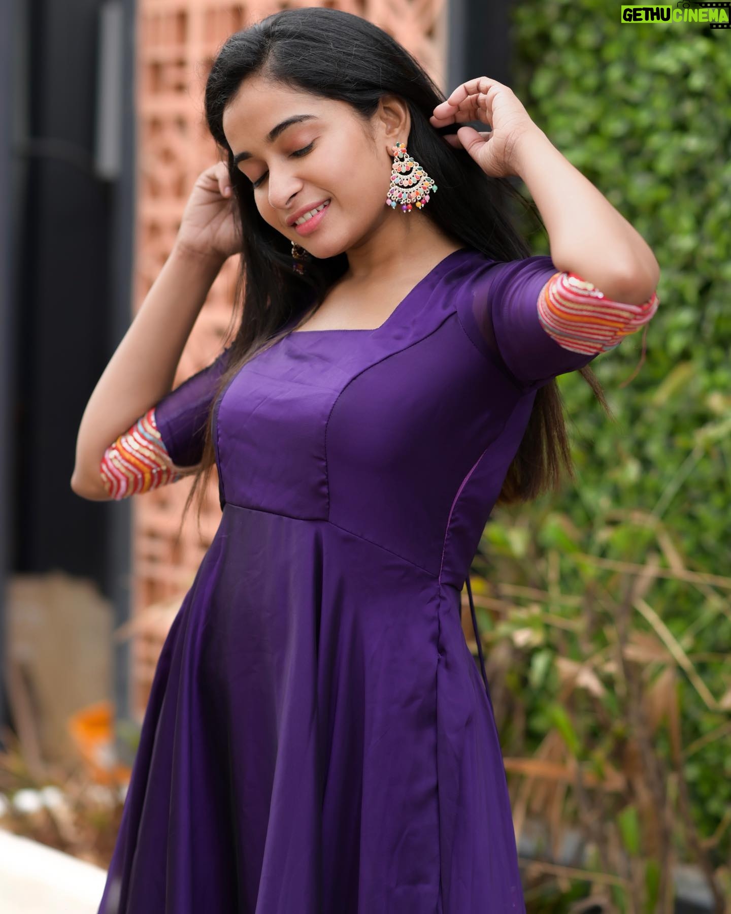 Fouzil Hidhaya - 12.8K Likes - Heyyy…. Self-love matters💜🌸
Camera📸: @sathyaphotography3
Costume👗: @radhi_frills