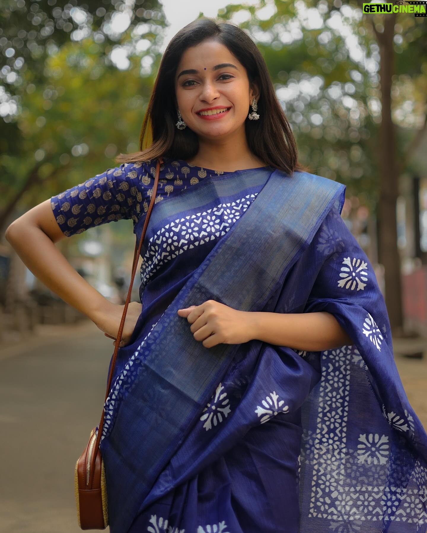 Fouzil Hidhaya - 13.2K Likes - Heyyyy✨ Let me fall madly for me first 💙
📸: @storiesbysidhu
✍️: @the__akshay_kamal__
#insta #instagood #instagram #life #love #peace #saree #positivity #shoot #vibe #happiness
