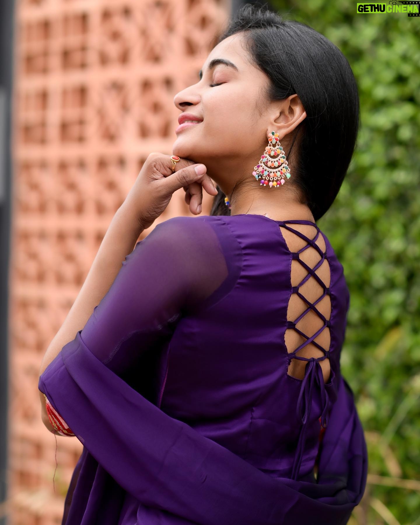 Fouzil Hidhaya - 12.8K Likes - Heyyy…. Self-love matters💜🌸
Camera📸: @sathyaphotography3
Costume👗: @radhi_frills
