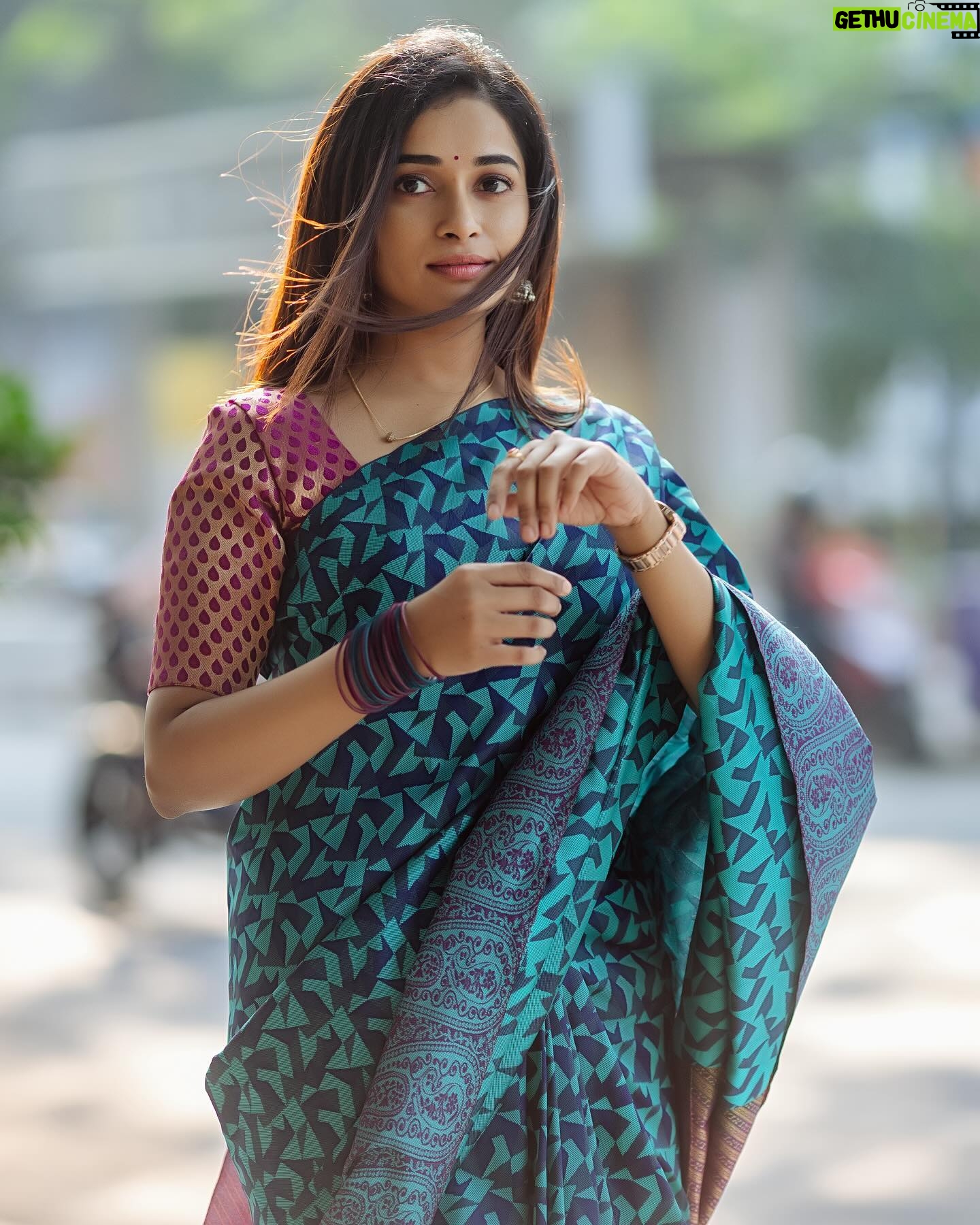 Fouzil Hidhaya - 12.8K Likes - 💙
Camera📸&edit✍️: @francisxavier_official
#saree #sareelove #life #positive #positivevibes #insta #instagood #instagram #artist #iylamodasarees