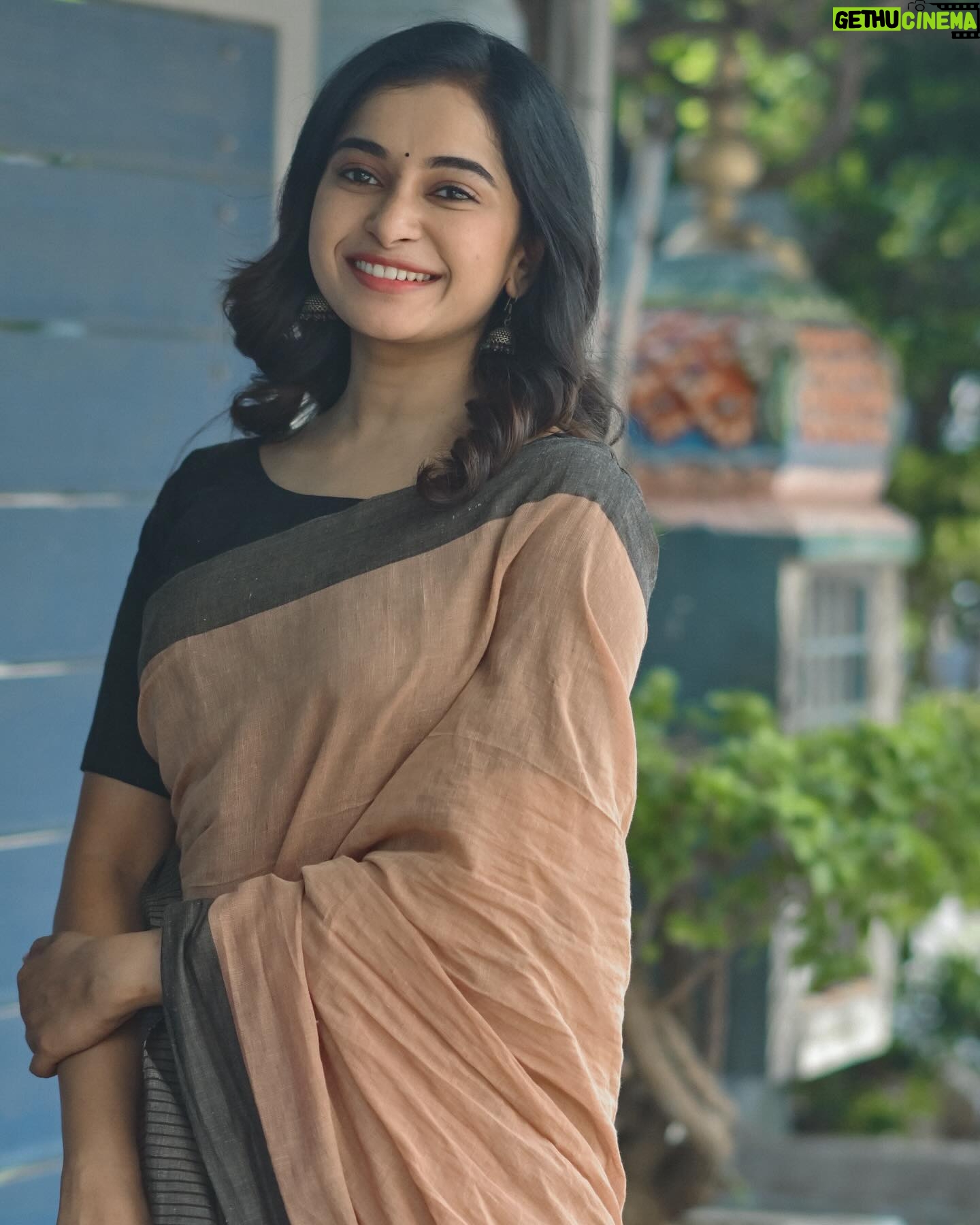 Fouzil Hidhaya - 22.6K Likes - 🌸🫶🏼
📸 @raghul_raghupathy & @nrphotography______
Mua 🖌️ @artistrybydanu
Hair 💇♂️💆♀️ @sathyamakeupartistry_
Saree🥻 @gsensemble_official
Blouse: @harinnnnnni
#instagood #instagram