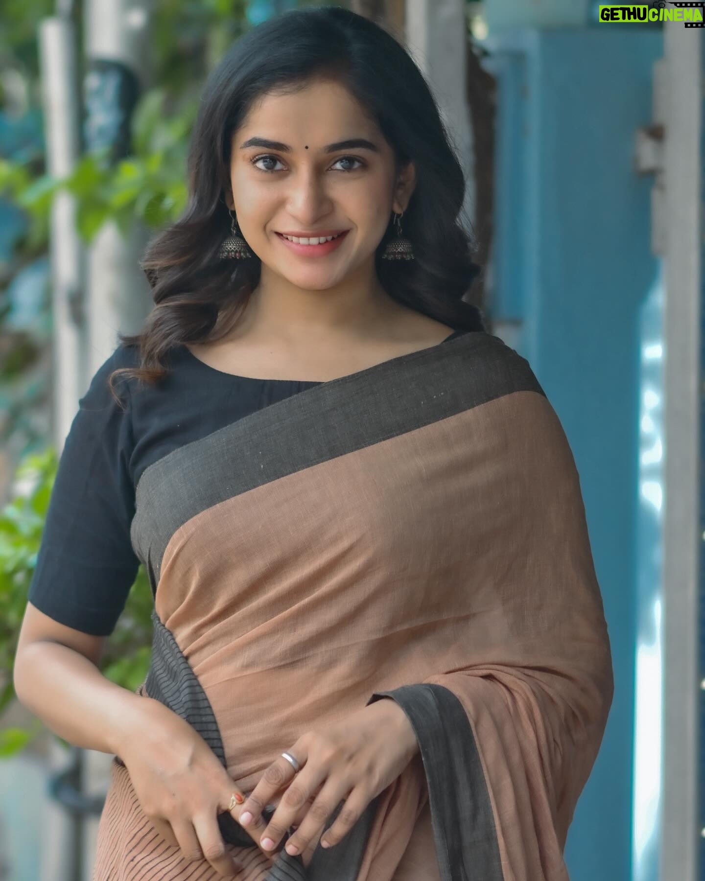 Fouzil Hidhaya - 22.6K Likes - 🌸🫶🏼
📸 @raghul_raghupathy & @nrphotography______
Mua 🖌️ @artistrybydanu
Hair 💇♂️💆♀️ @sathyamakeupartistry_
Saree🥻 @gsensemble_official
Blouse: @harinnnnnni
#instagood #instagram