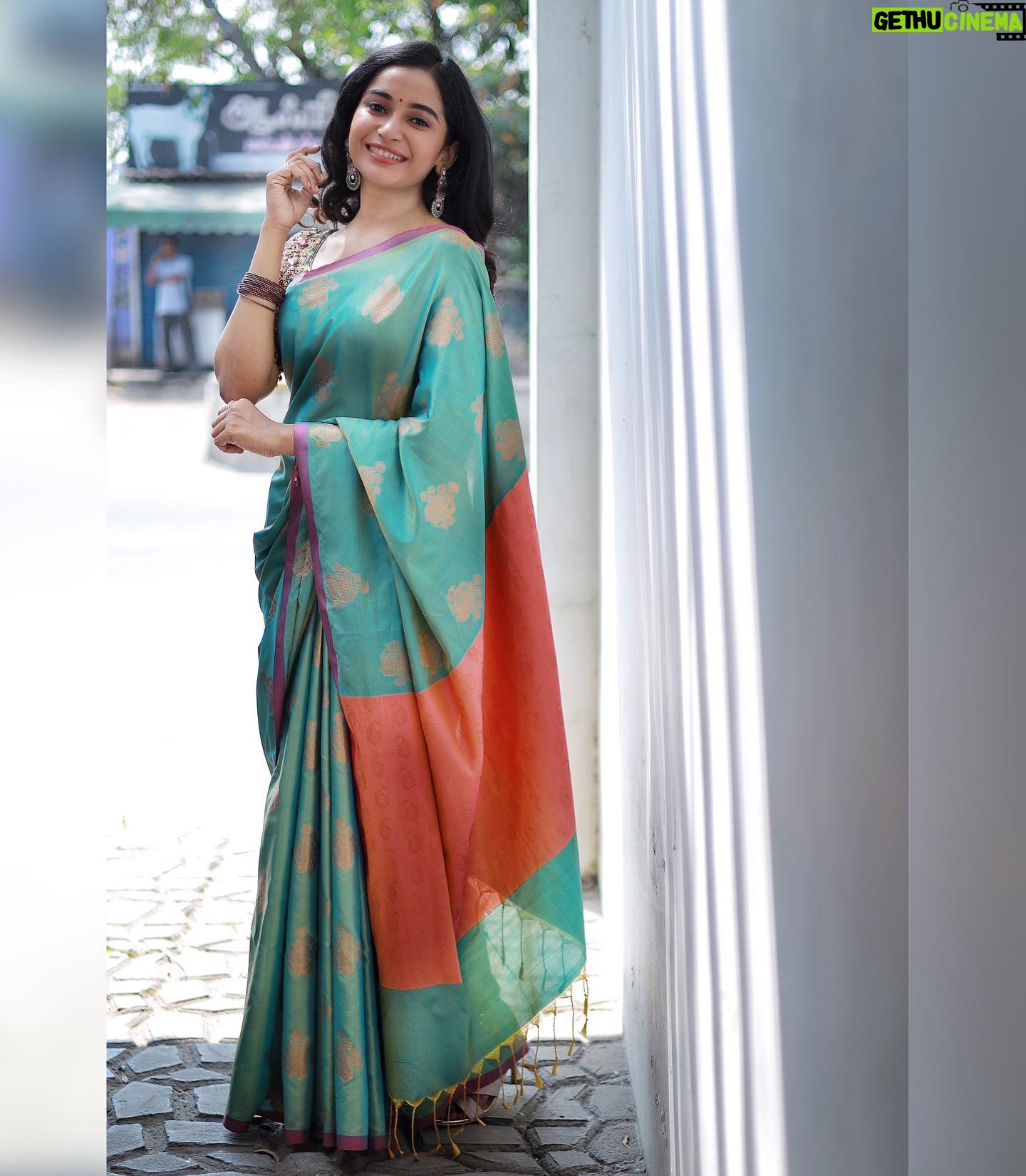 Fouzil Hidhaya - 16.4K Likes - ✨
Blouse: @ve_kay_boutique
Saree: @haasam_sarees