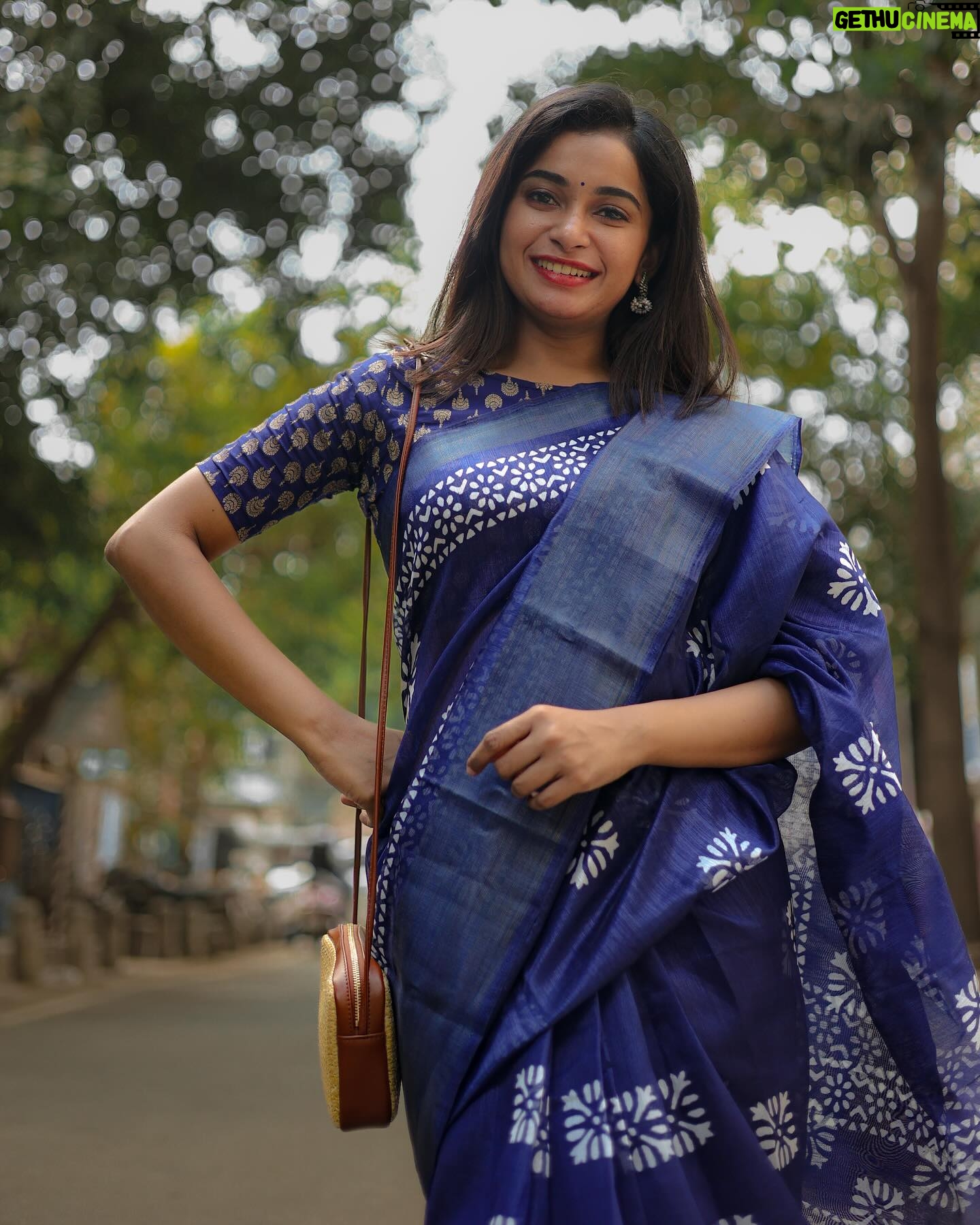 Fouzil Hidhaya - 13.2K Likes - Heyyyy✨ Let me fall madly for me first 💙
📸: @storiesbysidhu
✍️: @the__akshay_kamal__
#insta #instagood #instagram #life #love #peace #saree #positivity #shoot #vibe #happiness