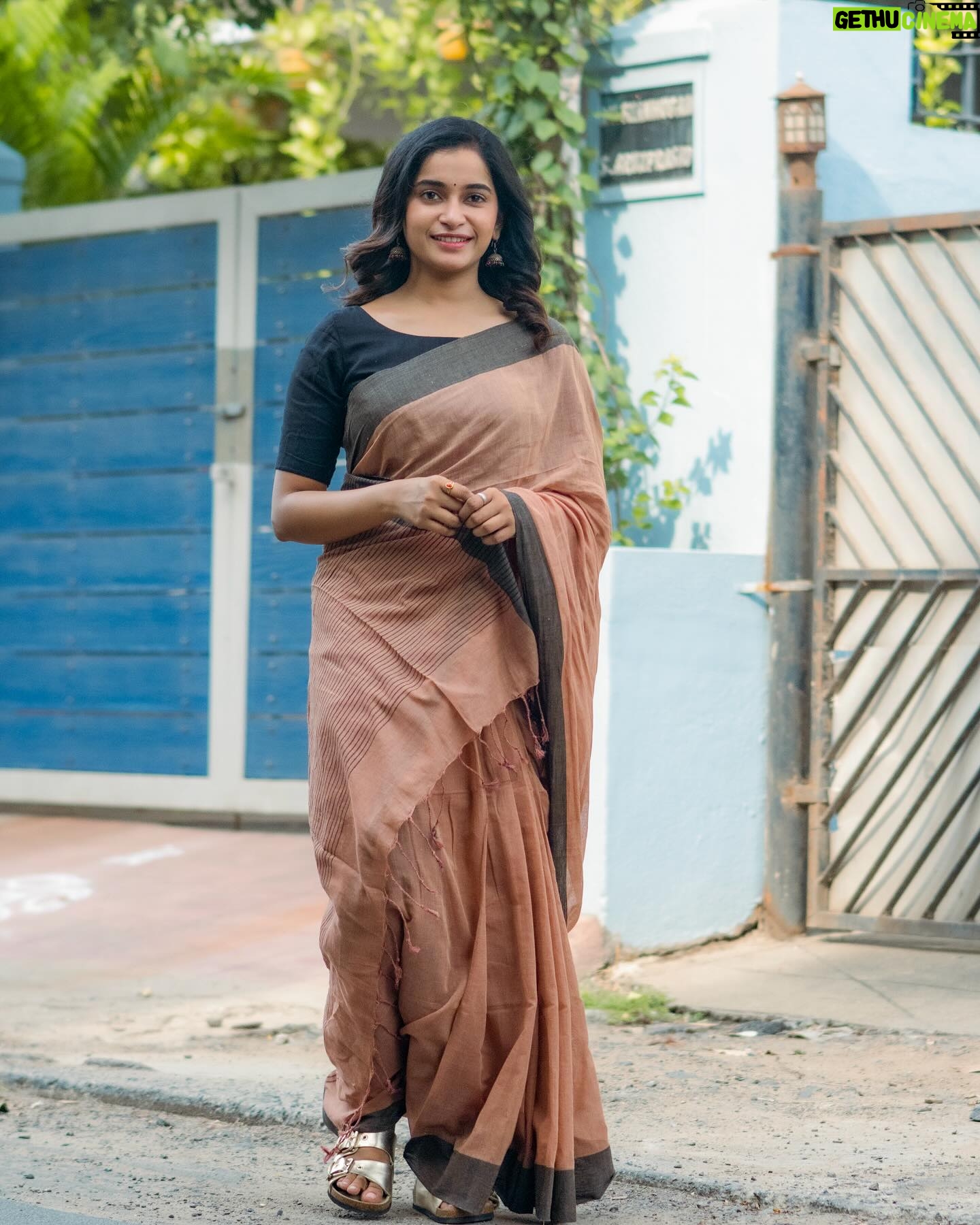 Fouzil Hidhaya - 22.6K Likes - 🌸🫶🏼
📸 @raghul_raghupathy & @nrphotography______
Mua 🖌️ @artistrybydanu
Hair 💇♂️💆♀️ @sathyamakeupartistry_
Saree🥻 @gsensemble_official
Blouse: @harinnnnnni
#instagood #instagram