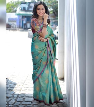 Fouzil Hidhaya Instagram - ✨
Blouse: @ve_kay_boutique 
Saree: @haasam_sarees