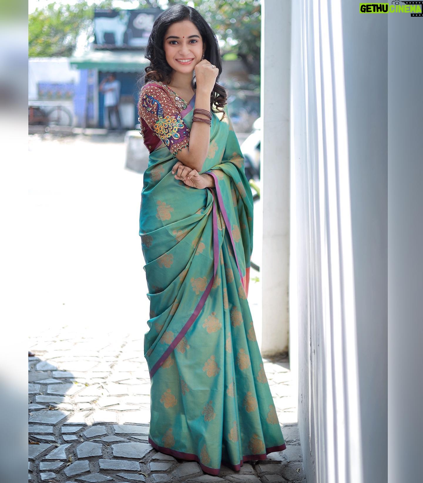 Fouzil Hidhaya - 16.4K Likes - ✨
Blouse: @ve_kay_boutique
Saree: @haasam_sarees