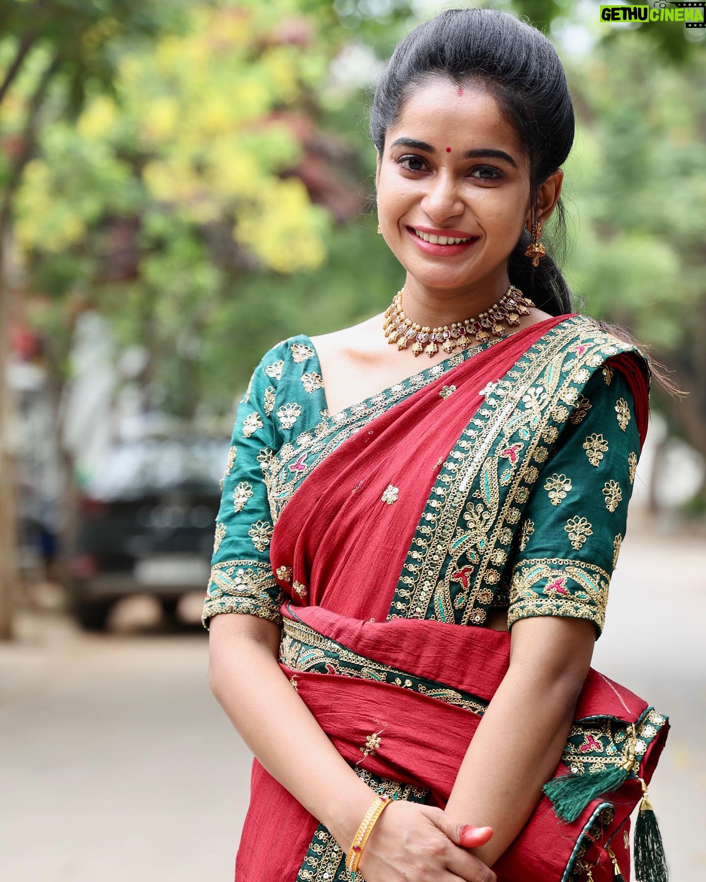 Fouzil Hidhaya - 30.4K Likes - Orphic 💫🪄
#indira #zeetamil # 1pm
Jewel: @online_jewelshop