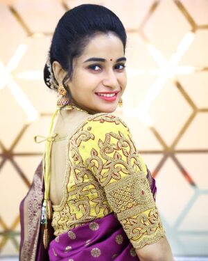 Fouzil Hidhaya Instagram - Every saree tells a story , and this one speaks of timeless beauty and grace 💖
Blouse: @ve_kay_boutique 
Jewels: @luxefashion_jewellery 
#sareelook #traditionalattire #indhira