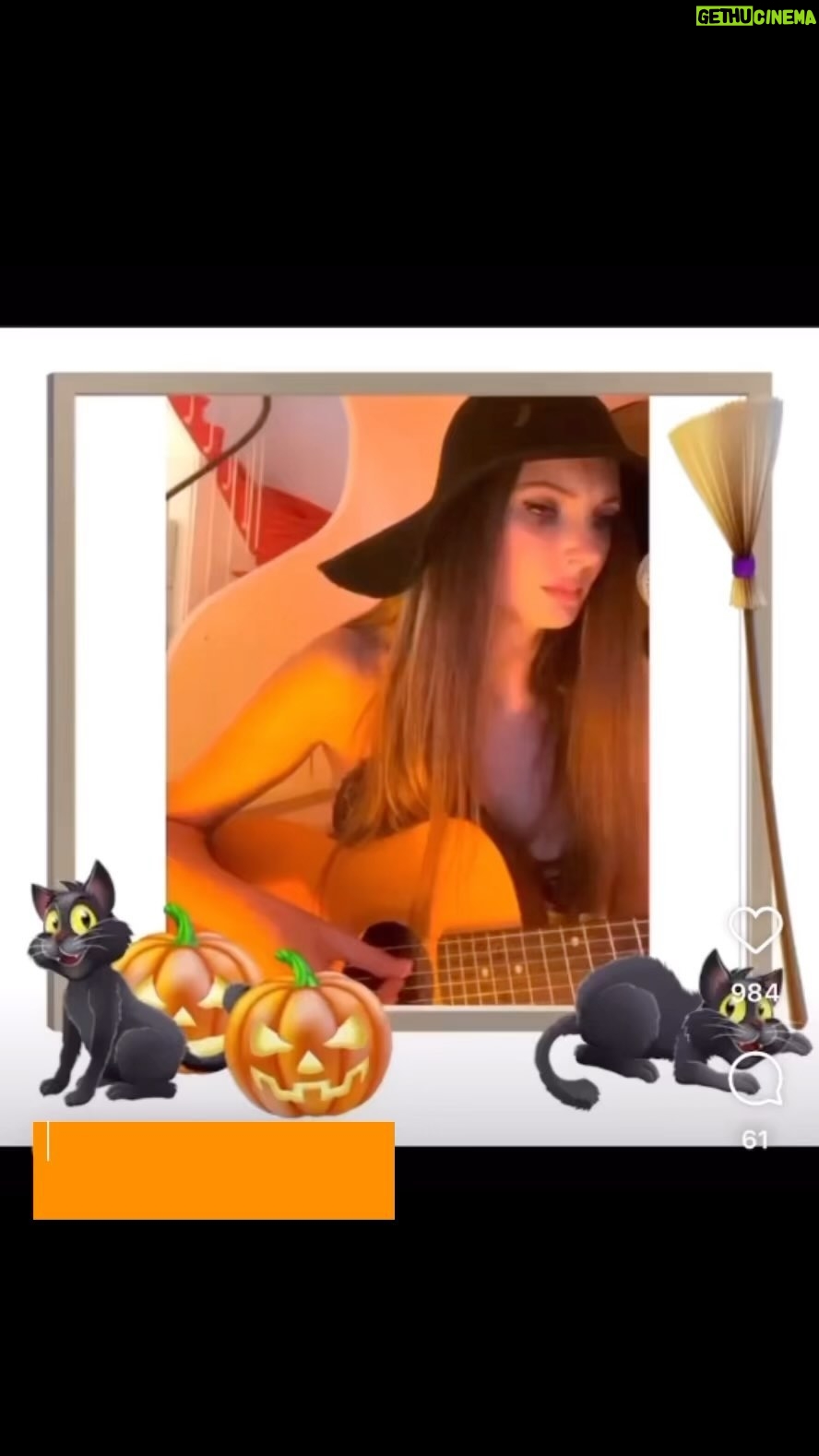Frédérique Bel - 8.1K Likes - Ma chanson préférée d’Halloween… #Halloween 🎃 #Halloween #HalloweenSong #TimBurton #TimBurtonStyle