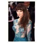 Frédérique Bel Instagram – À la recherche d’une robe spectaculaire( pour un prochain évent international ) qui pourrait inspirer mes stylistes . #InstaLook #lookbook #instaFashion #fashionblog #fashionpost #fashionaddict #instagood #ootd #ootd #ootdfashion #ootdshare #mode #brunette #actress #frenchactress #Actress #Actrice #actricefrancaise #comedienne