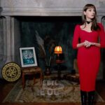 Frédérique Bel Instagram - Comme vous le savez je suis une gameuse … adepte des jeux de rôles et surtout de celui que m’a fait découvrir #BernardWerber , le jeu de stratégie : «  Loup Garou » 🐺! J’y ai joué 10 ans presque tous les week end!!! J’en suis devenue une spécialiste !! Bernard m’a convaincue de jouer dans ce jeu de rôle à taille réelle pour M6 . « Les traîtres » inspiré de notre jeu médiéval . Il a d’ailleurs fait parti de la saison 1 . Je n’imaginais pas vivre autant d’émotions , je me suis régalée ! 😜 #JDR #JeuxDeRoles #lesTraitres #TheTraiters #jeuDeRole @m6officiel #leLoupGarou #jeuduloupgarou #loupgarou #Jeu #Jeux #JeuDeStrategie
