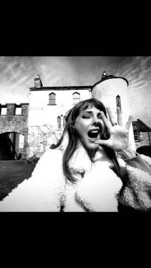 Frédérique Bel Instagram - #Scotland #shooting  #Castle #Ecosse #Black&white #Retro #60s #70s #seventiesstyle #Birds #alfredhitchcock #horrormovies #thriller #actress  #frenchactress #Actress #Actrice #actricefrancaise #comedienne #Bottes #cuissardes @charleskammer_officiel