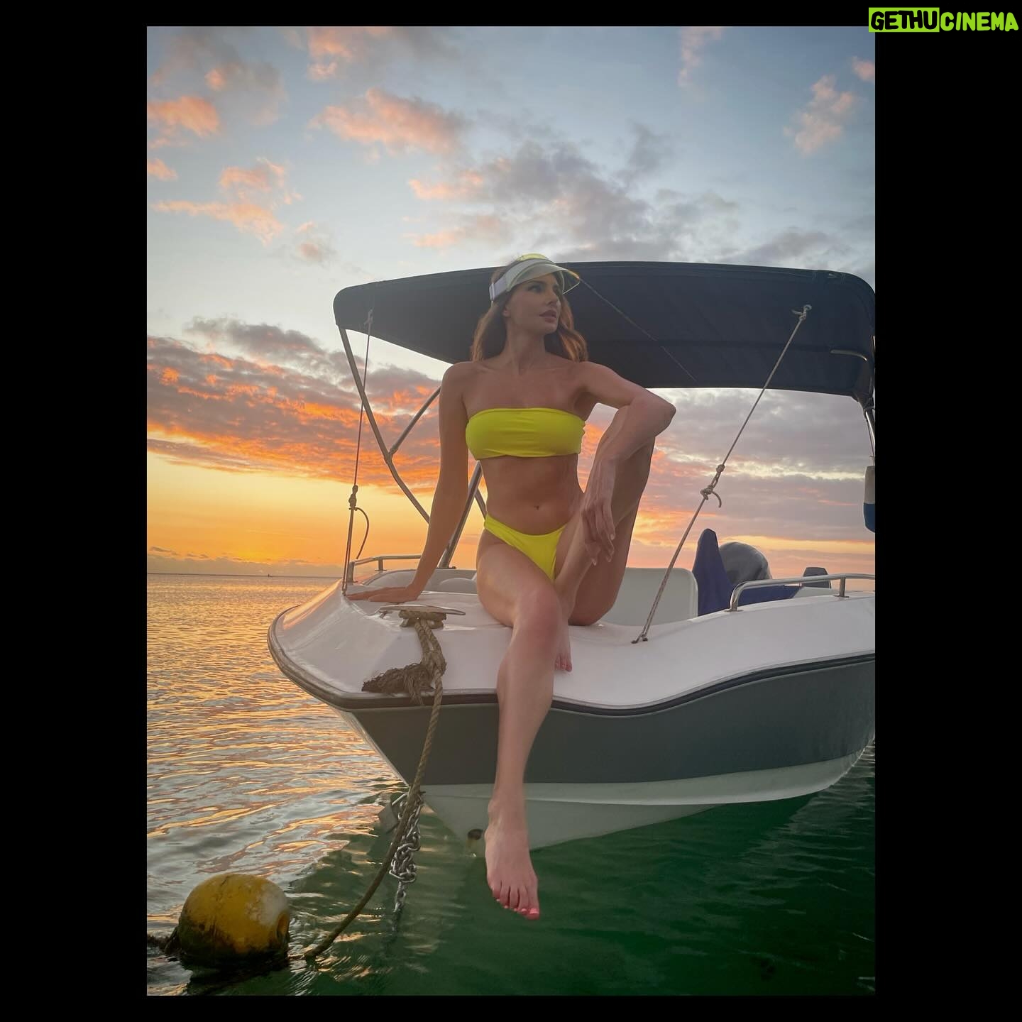 Frédérique Bel Instagram - #Boat #oceanindien #swimsuits #80sfashion Before the storm … .#SunSet #Mauritus #look80s #beachlife #beach #beachbody