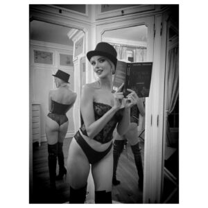Frédérique Bel Instagram - #Backstage  reading my favorite book of the month ! @carmen.ricci.officiel #shooting 
@maisonernest: chaussures @lucastremsal: Corset  @cadolle: culotte 
@goldaia79 
#Edito 
Magazine 
@faust.magazine.officiel 
Production 
@johanna.dijkstra.delys 
Photographe @davidken 
Styliste @celiastern 
Mise en beauté @cindygalhac_makeupartist 
Coiffeur ambassadeur Loréal @jeromeguezou 
Assistant photo
@antoninlabat.photographe 
Vidéos @rajk_dichtou_paris 
Location @imperiale.paris #retro #brunette  #actress  #frenchactress #Actress #Actrice #actricefrancaise #comedienne  #frederiquebel #frederiquebelofficial #Couture #Paris #France #Lingerie #Cabaret #chapeau #sexylinger #mirror #Book #smile #happiness #ShootingDay #SexyShooting #Funny #sexyFunny #Backsatgeshooting #frenchmagazine