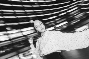 Fran Chen Instagram - 我剛剛寄出包裹了！（母親節的禮物）
（是的，今年母親節本蘭也回不了家✌🏼）
各位已經當媽媽的傢伙們，辛苦了，妳們真的很棒；時常感到自己不甚討喜的兒子女兒們（跟我一樣而已沒什麼），母親節就是盡情發揮、好好補償的機會啊！

總之，大家，Happy Mother’s Day！！！（預祝兼提醒）
千萬不要忘記母親節，你媽可能會記十年～

#母親節 #母親節快樂 #圖文不符系列 
這邊點播一首〈可愛女人〉送給我媽💜🤎💙