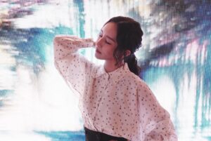 Fran Chen Instagram - 我剛剛寄出包裹了！（母親節的禮物）
（是的，今年母親節本蘭也回不了家✌🏼）
各位已經當媽媽的傢伙們，辛苦了，妳們真的很棒；時常感到自己不甚討喜的兒子女兒們（跟我一樣而已沒什麼），母親節就是盡情發揮、好好補償的機會啊！

總之，大家，Happy Mother’s Day！！！（預祝兼提醒）
千萬不要忘記母親節，你媽可能會記十年～

#母親節 #母親節快樂 #圖文不符系列 
這邊點播一首〈可愛女人〉送給我媽💜🤎💙