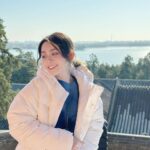 Frances Wu Instagram - 這邊真的好美😍很值得來走一走 據說古代皇帝會來這邊避暑，所以這邊叫做”summer palace “ 我今天9:30進去，13:00出來 逛不到半圈腳就超酸， 這後花園能走路的地方就有297公頃！實在是太大了！ 希望下次能把另外半圈走完 我們還遇到超多格格在拍照😍 #頤和園 #古代 #古蹟 #清朝 #慈禧 #慈禧太后 #畫中游 #格格 #世界文化遺產 #蘇州街 #昆明湖
