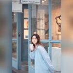 Frances Wu Instagram - 午安🥰來杯咖啡嗎☕️ #咖啡 #街拍 #外拍 #少女感 #清純系