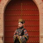 Frances Wu Instagram - 皇后照片組1️⃣ 花盆底鞋我以為很難走 想不到我駕馭得了 直接當布鞋在穿 健步如飛🤣