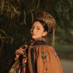 Frances Wu Instagram - 皇后照片組1️⃣ 花盆底鞋我以為很難走 想不到我駕馭得了 直接當布鞋在穿 健步如飛🤣