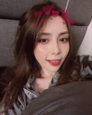 Frances Wu Instagram - 卸妝前的自拍😚