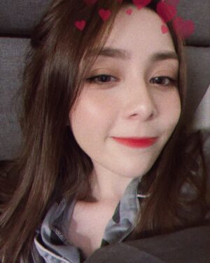 Frances Wu Instagram - 卸妝前的自拍😚