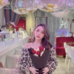 Frances Wu Instagram - 20歲了🥰 謝謝媽咪謝謝爸比 雖然我還是常常惹他們生氣 但其實我很愛很愛我爸媽❤️ 不知不覺我已經2開頭了 似乎又是人生的另一個開始，邁入人生的下一個階段 現在的我就像是破完第一關關卡 在前往下一關的路途中的分岔路選擇命運與機會。 希望接下來的生活依然充實華麗豐富且腳踏實地 一步一步穩穩的向前走