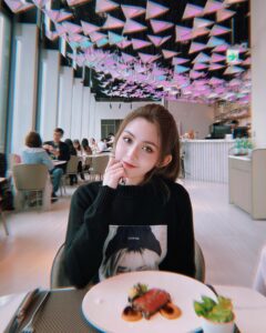 Frances Wu Instagram - #祝我生日快樂 #happybirthdaytome 小時候的我 總是喜歡找很多朋友一起慶生；現在的我 喜歡約兩三個好朋友就好 謝謝愛我的妳們（你們），謝謝今年遇到的所有人，謝謝自己但還要更努力 今年的小筆記： 成功是因為自己，失敗也是因為自己