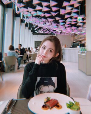 Frances Wu Instagram - #祝我生日快樂 
#happybirthdaytome 

小時候的我 總是喜歡找很多朋友一起慶生；現在的我 喜歡約兩三個好朋友就好
謝謝愛我的妳們（你們），謝謝今年遇到的所有人，謝謝自己但還要更努力

今年的小筆記：
成功是因為自己，失敗也是因為自己