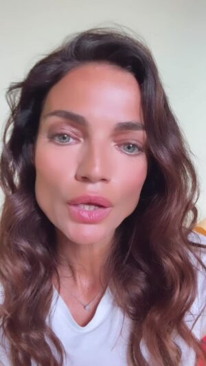 Francesca Antoniotti Instagram - Vous réagissez comment vous?