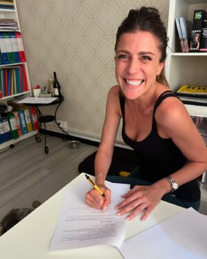 Francesca Valtorta Instagram - Terzo contratto firmato insieme ♥️
Sono così felice di condividere proprio con te questo percorso!
A noi!! e ad altri mille lavori insieme 🥂♥️👩🏼‍🤝‍👩🏻
Love you @martina__caf 
@studiocafiero_ 
#quandolatuaagenteèunatuaamica 🌟

#newjob #film #cinema #francescavaltorta #happy #actress